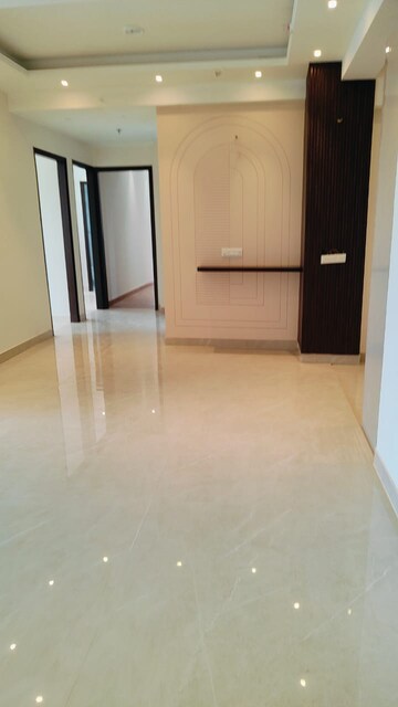 Room in 3 BHK Apartment at Sector 1 Greater Noida – for Sale