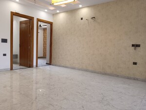 Room in 4 BHK Apartment at BPTP Park Grandeura, Sector 82 – for Sale