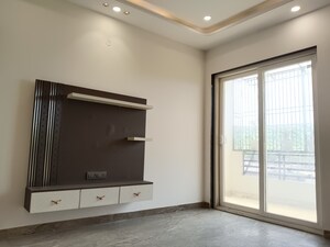 Room in 4 BHK Apartment at BPTP Park Grandeura, Sector 82 – for Sale