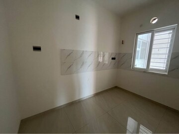Room in 4 BHK Apartment at Aurobindo Kohinoor, Serilingampally – for Rent