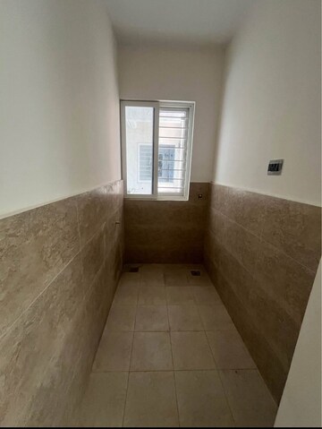 Room in 4 BHK Apartment at Aurobindo Kohinoor, Serilingampally – for Rent