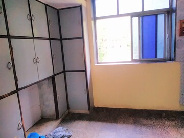 Room in 1.5 BHK Apartment at Jai Sarvonnati CHS, Ghatkopar West – for Rent