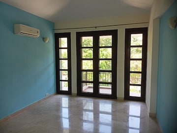 Room in 4 BHK Villa at Vipul Tatvam Villas, Sector 48 – for Sale