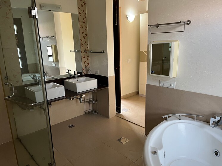 Bathroom, vipul-tatvam-villas 4 Bedroom 4750 Sq.Ft. Villa In Sector 48 Gurgaon 8778550