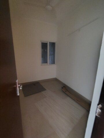 Room in 3.5 BHK Apartment at Amrapali Centurian Park, Tech Zone 4 Greater Noida – for Sale