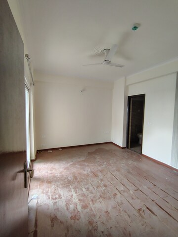 Furnished Amenities in 3.5 BHK Apartment at Amrapali Centurian Park, Tech Zone 4 Greater Noida – for Sale