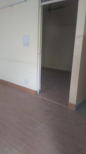 Furnished Amenities in 2.5 BHK Builder Floor at Mayur Vihar – for Rent