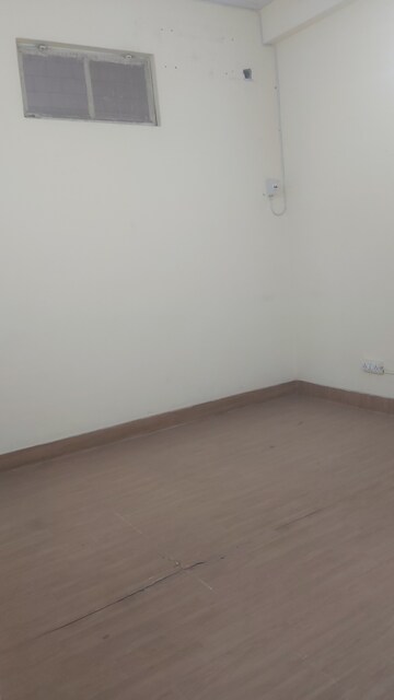 Furnished Amenities in 2.5 BHK Builder Floor at Mayur Vihar – for Rent
