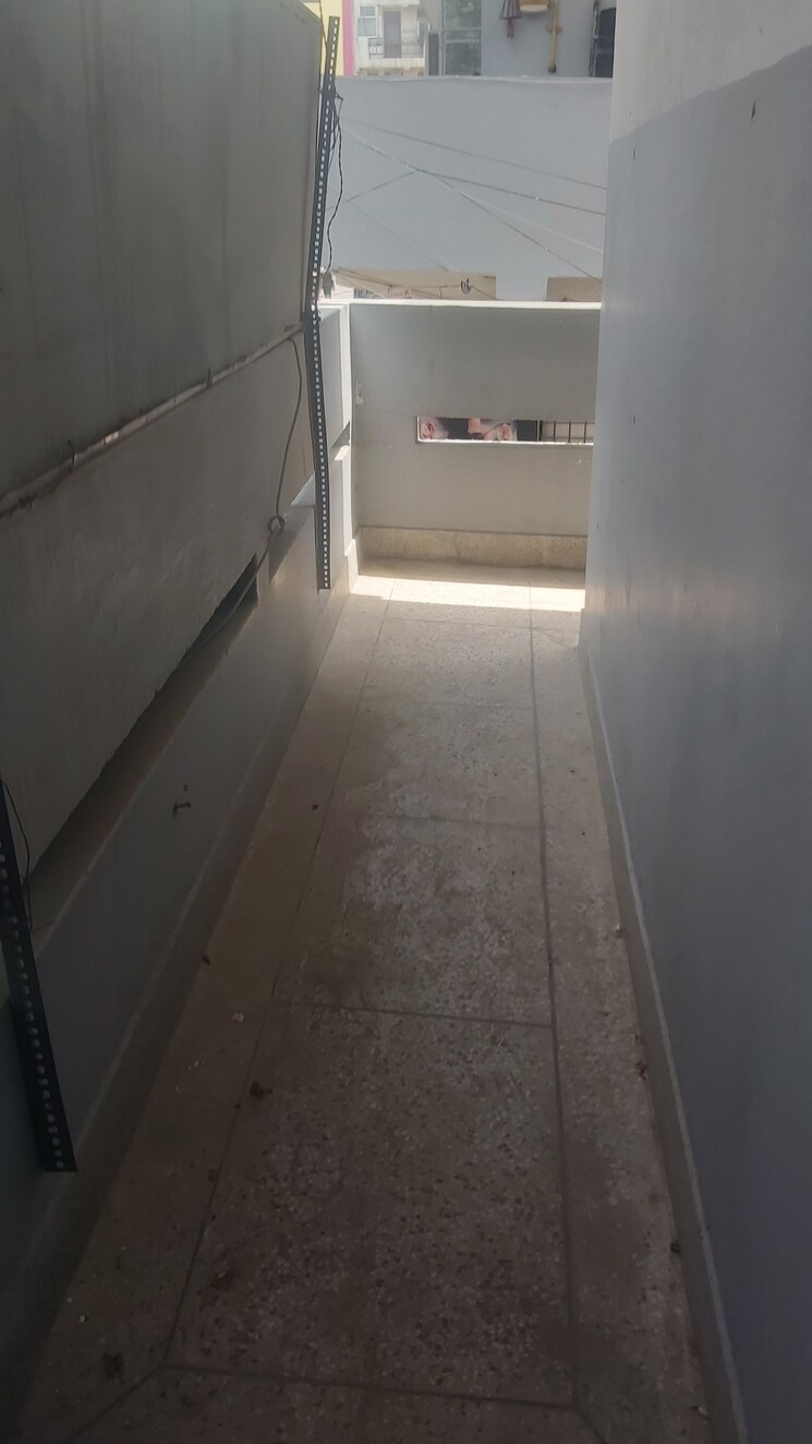 Room, mayur vihar 2.5 Bedroom 650 Sq.Ft. Builder Floor In Mayur Vihar Delhi 8778563