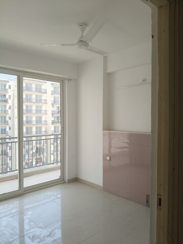 Room in 3 BHK Apartment at ROF Aalayas, Sector 102 – for Rent
