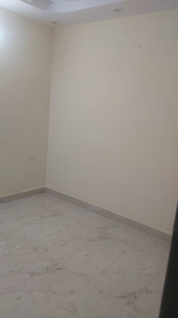 Master Bedroom in 2.5 BHK Builder Floor at Mayur Vihar – for Rent