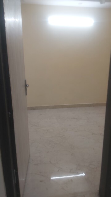 Master Bedroom in 2.5 BHK Builder Floor at Mayur Vihar – for Rent