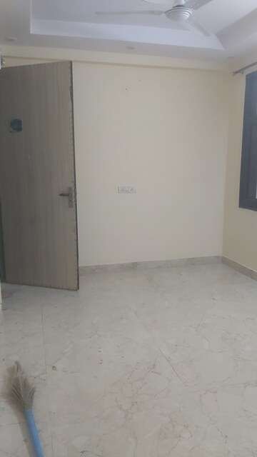 Master Bedroom in 2.5 BHK Builder Floor at Mayur Vihar – for Rent