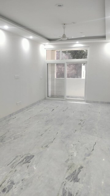Room in 3 BHK Apartment at Rohini Sector 14 – for Rent