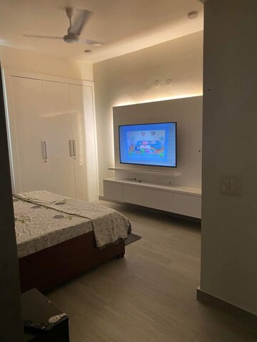 Room in 2 BHK Apartment at Unitech Harmony, Sector 50 – for Rent