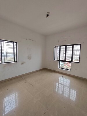 Room in 3 BHK Apartment at Ruchi Active Greens, Tangra – for Sale