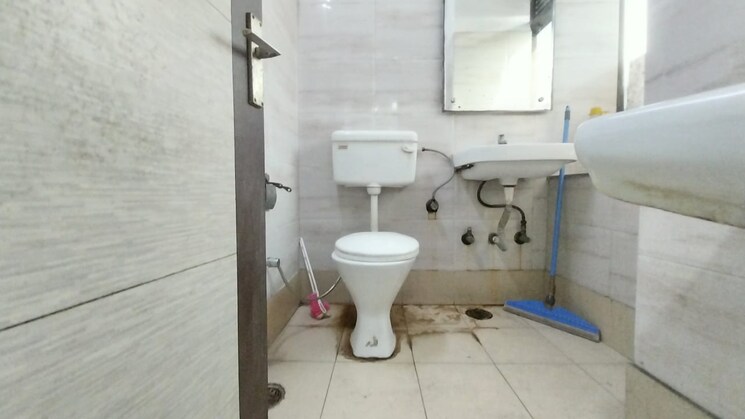 Bathroom, netaji subhash place Commercial Office Space 790 Sq.Ft. In Netaji Subhash Place Delhi 8778644