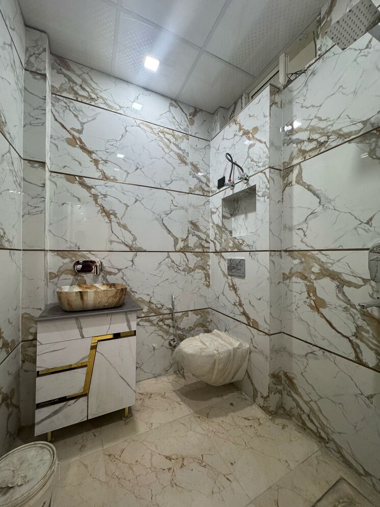 Bathroom, gyan khand ii 3 Bedroom 1570 Sq.Ft. Builder Floor In Gyan Khand ii Ghaziabad 8778662