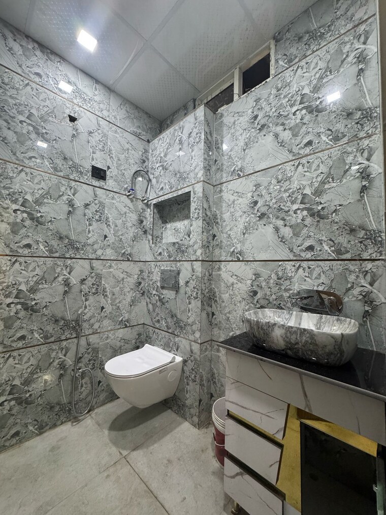 Bathroom, gyan khand ii 3 Bedroom 1570 Sq.Ft. Builder Floor In Gyan Khand ii Ghaziabad 8778662
