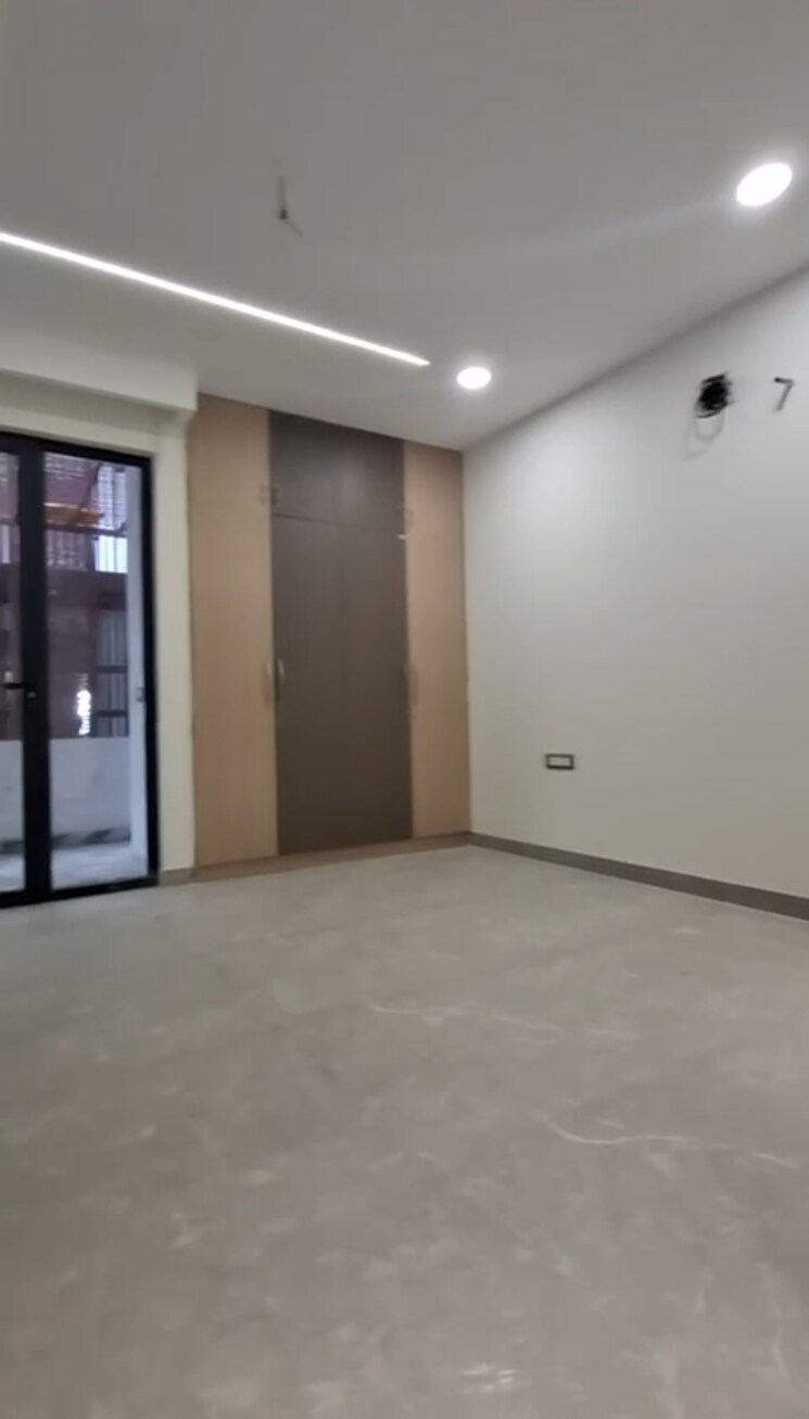 Room, faridabad central 4 Bedroom 350 Sq.Yd. Builder Floor In Faridabad Central Faridabad 8778693