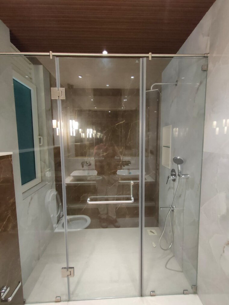 Bathroom, gurukrupa-chs-andheri-west 3 Bedroom 1100 Sq.Ft. Apartment In Andheri West Mumbai 8778685