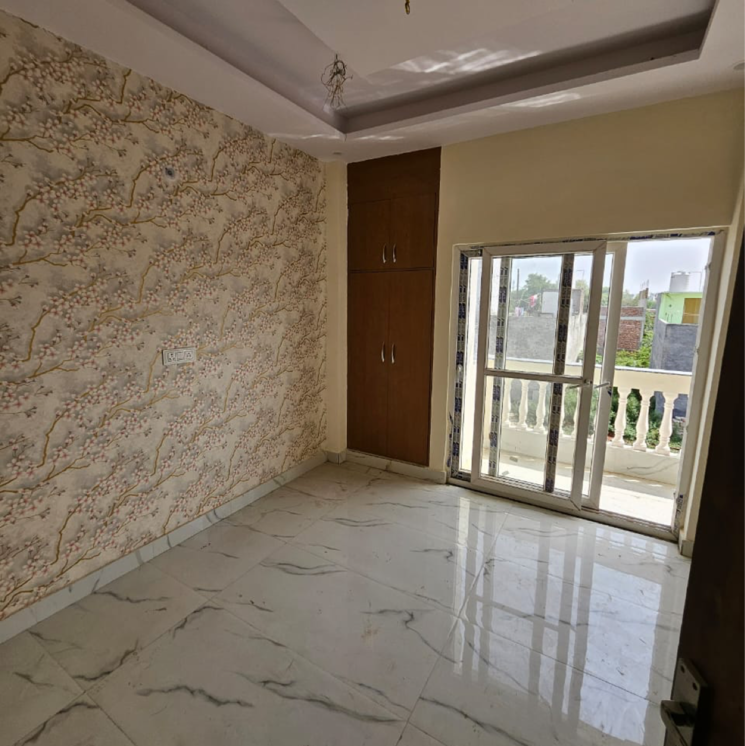 Room, sector 10 3.5 Bedroom 1720 Sq.Ft. Villa In Sector 10 Noida 8778694