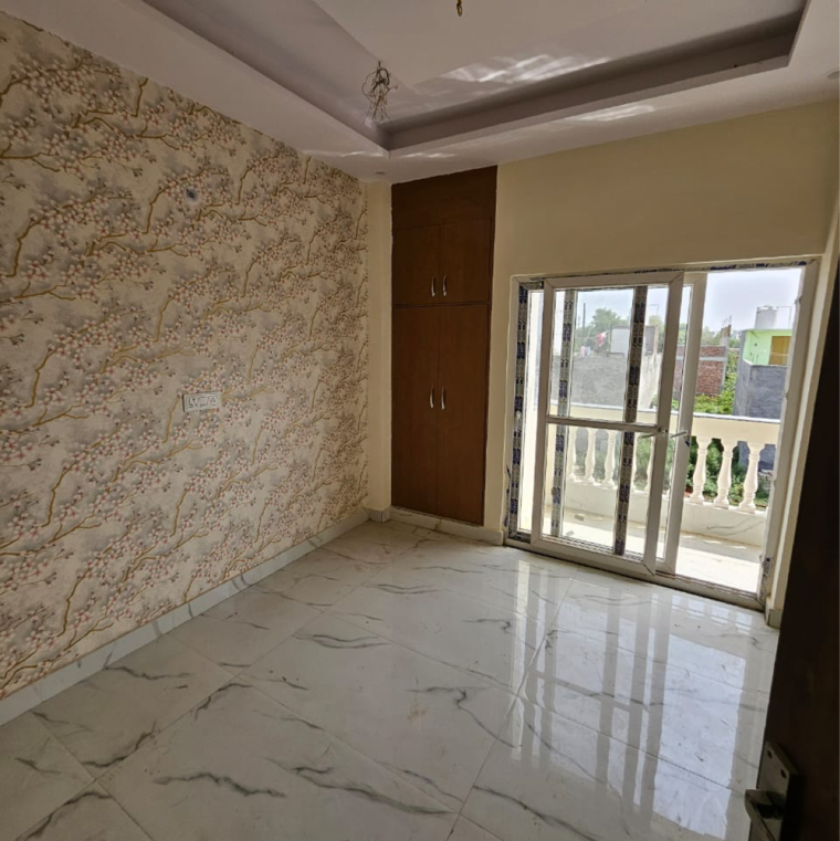 Room, sector 10 3.5 Bedroom 1720 Sq.Ft. Villa In Sector 10 Noida 8778694