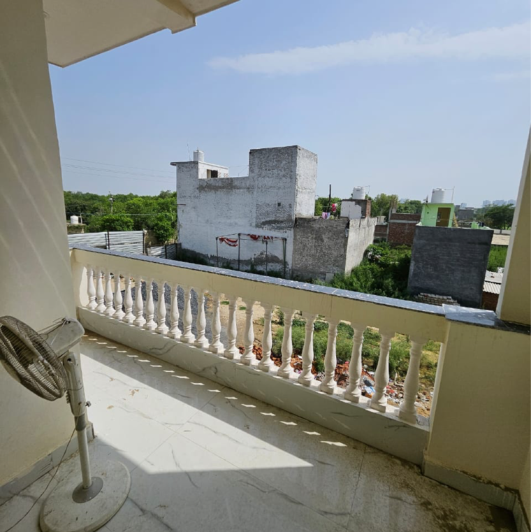 Balcony, sector 10 3.5 Bedroom 1720 Sq.Ft. Villa In Sector 10 Noida 8778694