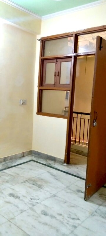 Room in 1 BHK Builder Floor at Kishangarh – for Rent