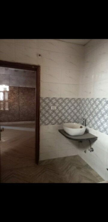 Bathroom in 4 BHK Builder Floor at Raghav Homes, Indrapuram – for Rent