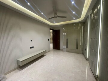 Room in 4 BHK Builder Floor at Niti Khand I – for Rent