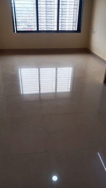 Room in 1 BHK Apartment at Shah Arcade II, Malad East – for Rent