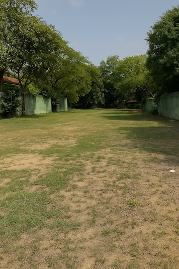  Plot For Sale in Sainik Farm