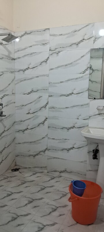 Attached Bathroom in 2.5 BHK Apartment at Sarita Vihar – for Rent