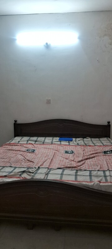 Room in 2.5 BHK Apartment at Sarita Vihar – for Rent