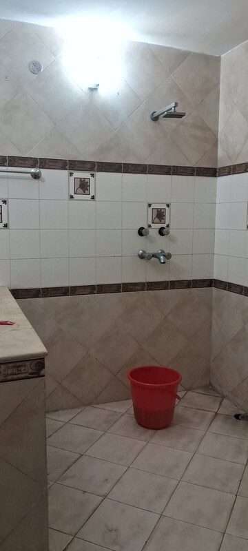Attached Bathroom in 2.5 BHK Apartment at Sarita Vihar – for Rent