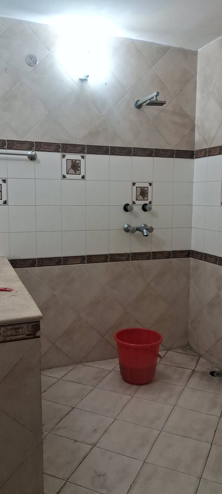 Attached Bathroom, sarita vihar 2.5 Bedroom 1800 Sq.Ft. Apartment In Sarita Vihar Delhi 8778716