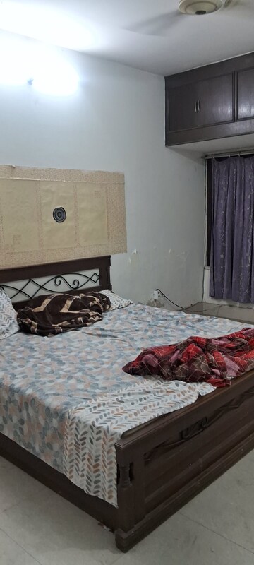 Bedroom in 2.5 BHK Apartment at Sarita Vihar – for Rent