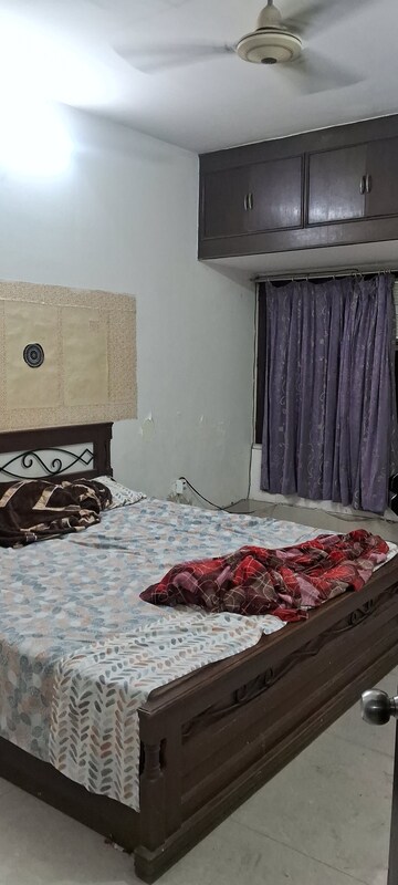 Room in 2.5 BHK Apartment at Sarita Vihar – for Rent