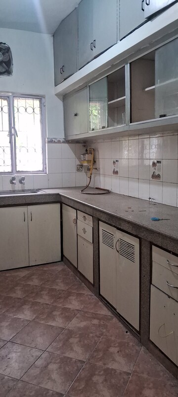 Kitchen in 2.5 BHK Apartment at Sarita Vihar Pocket-J RWA, Sarita Vihar – for Rent