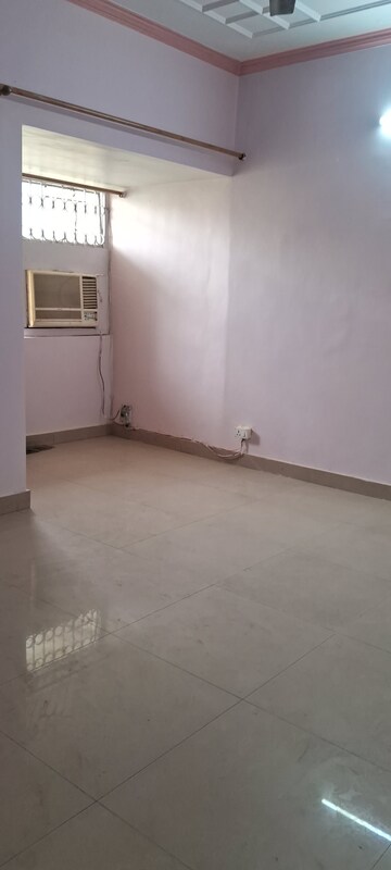 Building Lobby in 2.5 BHK Apartment at Sarita Vihar Pocket-J RWA, Sarita Vihar – for Rent