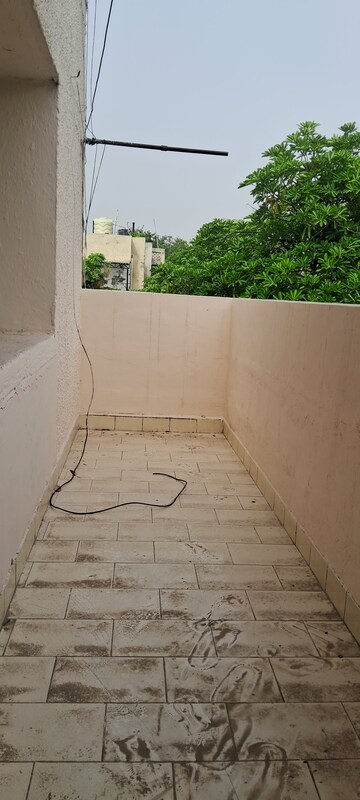 Balcony in 2.5 BHK Apartment at Sarita Vihar Pocket-J RWA, Sarita Vihar – for Rent