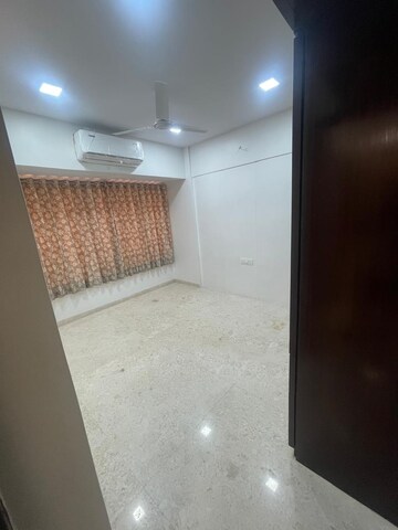 Bedroom in 4 BHK Apartment at Orchid Towers, Andheri West – for Rent