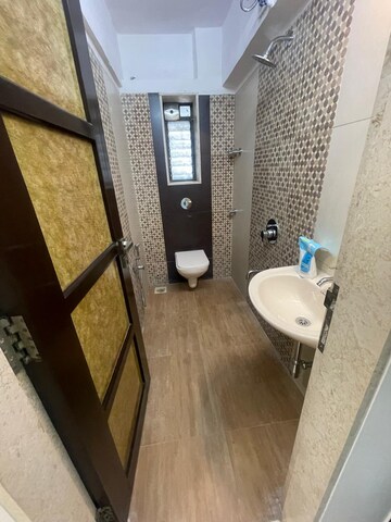 Bathroom in 4 BHK Apartment at Orchid Towers, Andheri West – for Rent