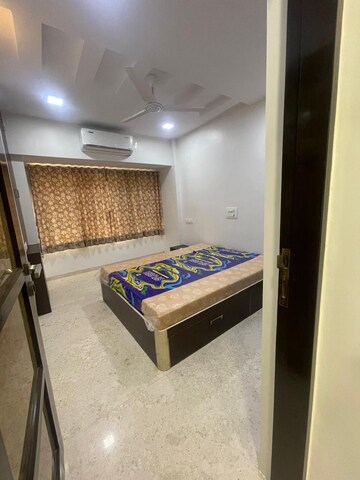 Bedroom in 4 BHK Apartment at Orchid Towers, Andheri West – for Rent
