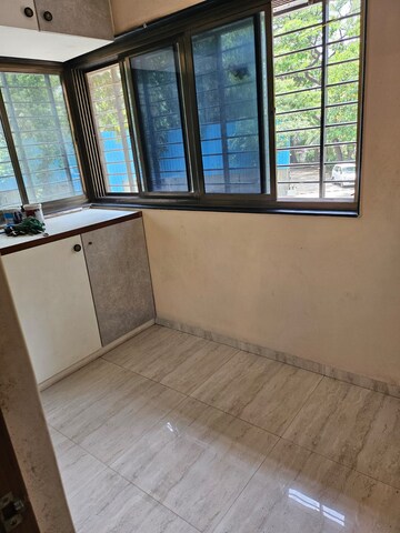 Room in 4 BHK Apartment at Orchid Towers, Andheri West – for Rent