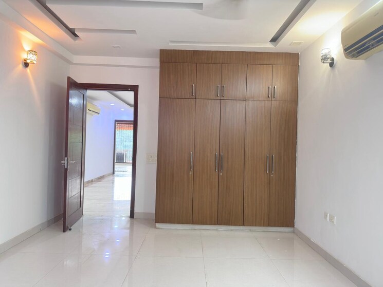 Room, sector 23 3 Bedroom 2774 Sq.Ft. Builder Floor In Sector 23 Gurgaon 8778806