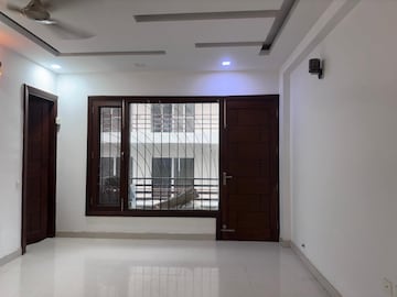 Room in 3 BHK Builder Floor at Sector 23 – for Rent