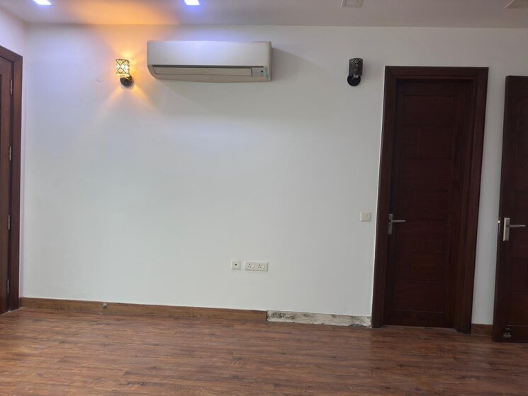 Room, sector 23 3 Bedroom 2774 Sq.Ft. Builder Floor In Sector 23 Gurgaon 8778806