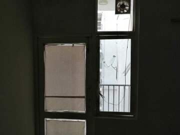 Room in 3.5 BHK Apartment at Kingswood Court, Sain Vihar – for Rent